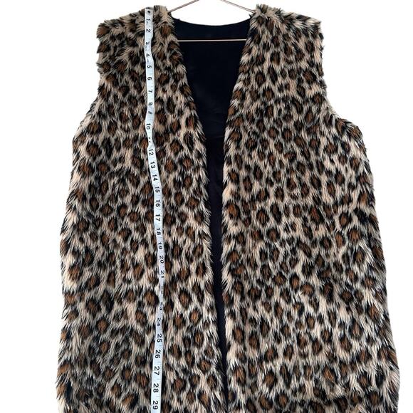 Leopard Print Faux Fur Vest - Stylish & Statement Piece - Picture 4 of 5